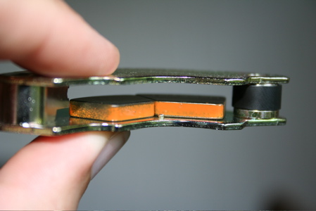 Der Halter mit den Festplattenmagneten Der Halter mit den Festplattenmagneten